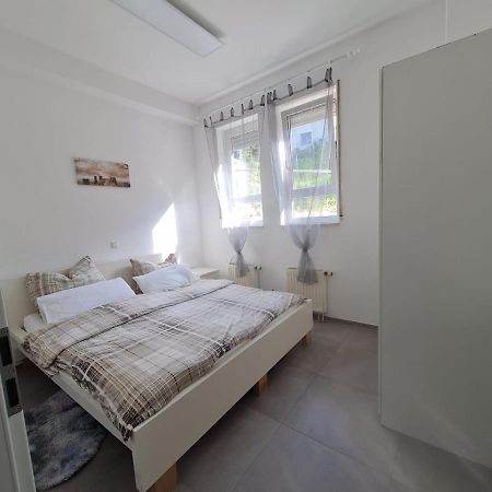 Pension Am Rathaus, 24H Check-In Mundelsheim Екстериор снимка